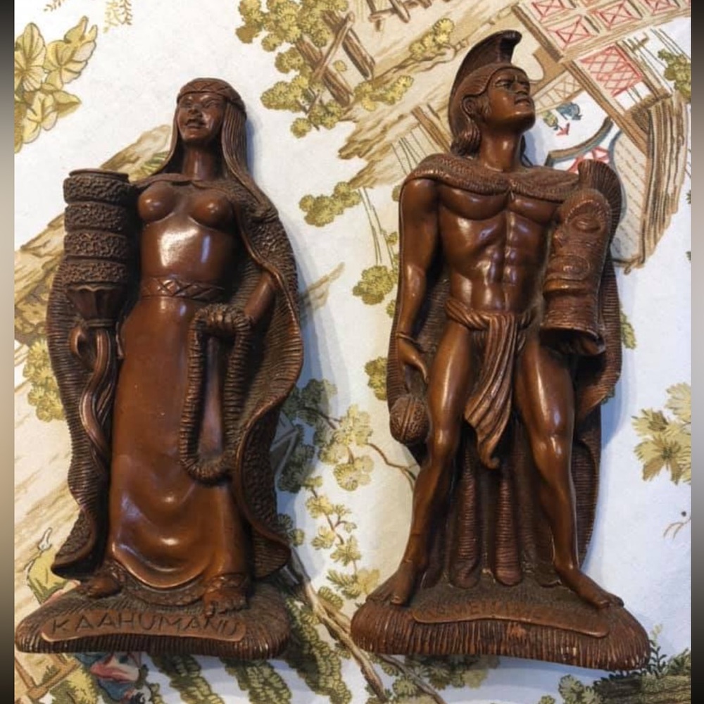 Wood Figurines Set Hawaiian King and Queen